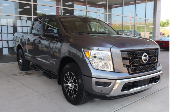  2022 Nissan Titan SV Crew Cab 4WD   