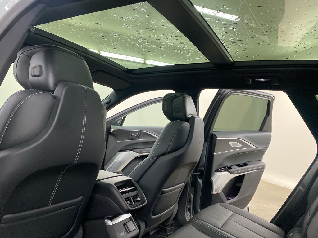 2024 Cadillac LYRIQ Luxury photo