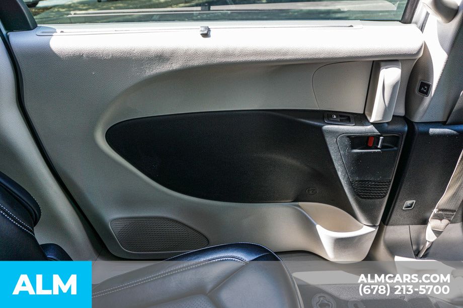 2024 Chrysler Pacifica Touring L photo 28