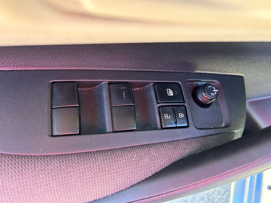 Thumbnail: 2022 Toyota Corolla - 16