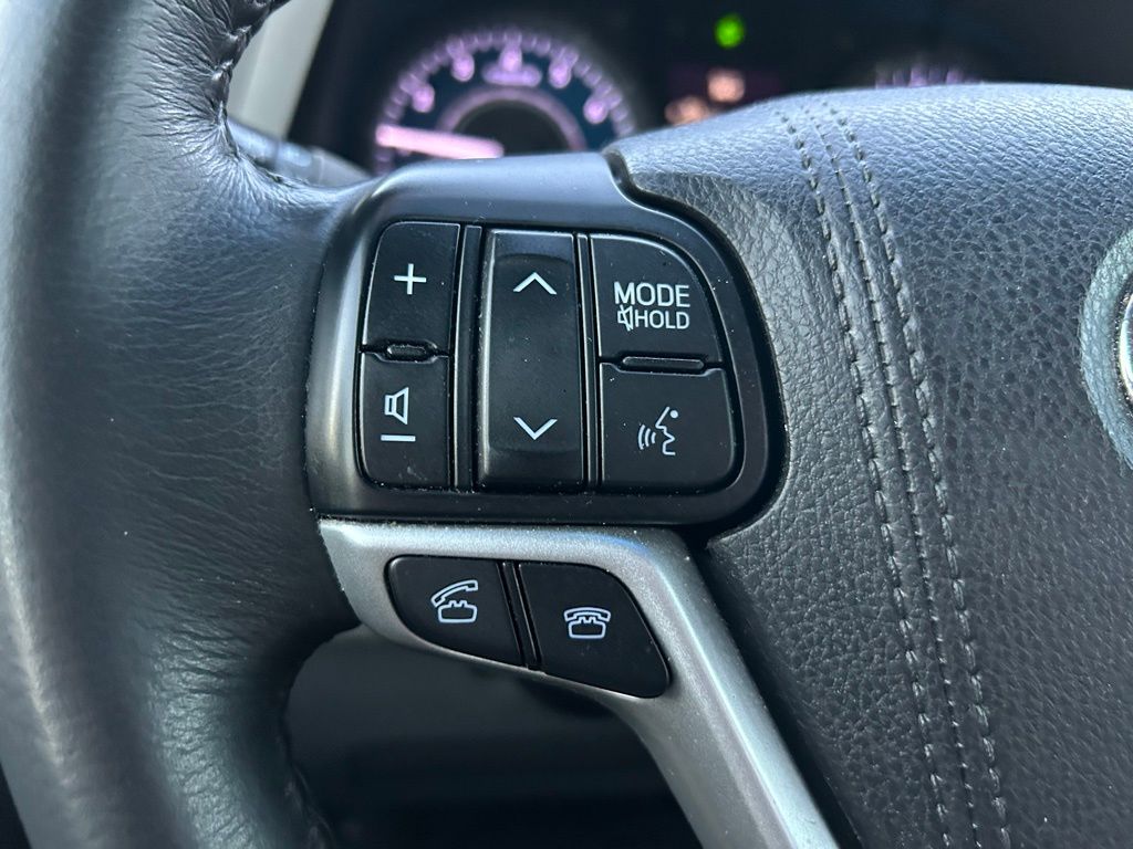 Thumbnail: 2017 Toyota Sienna - 22