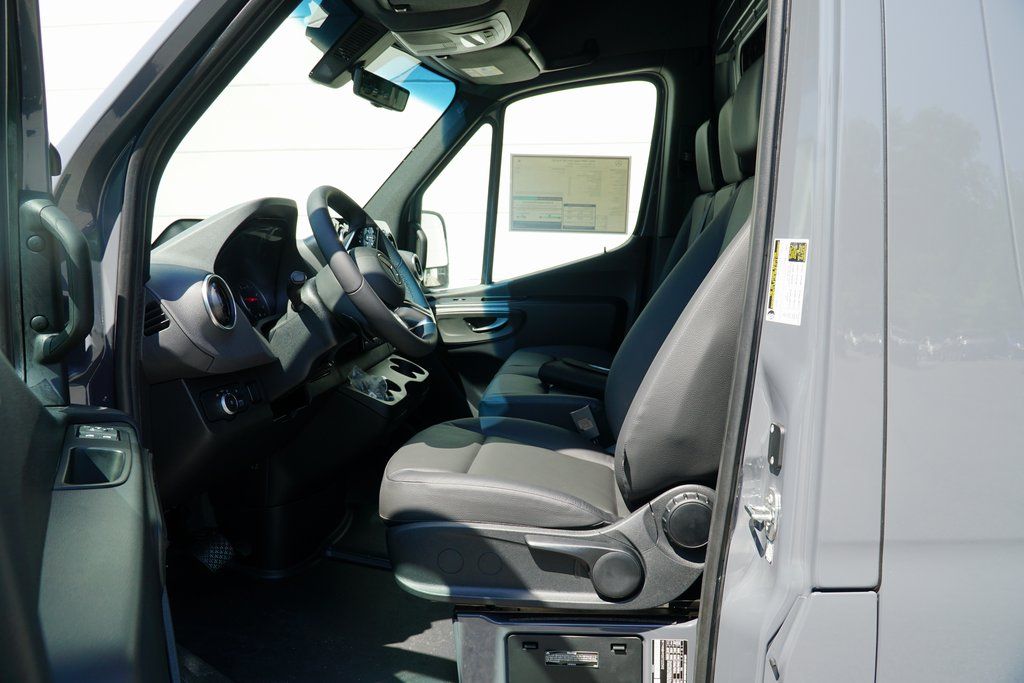 Sprinter Cargo Van 2500 w/144-Inch Wheelbase