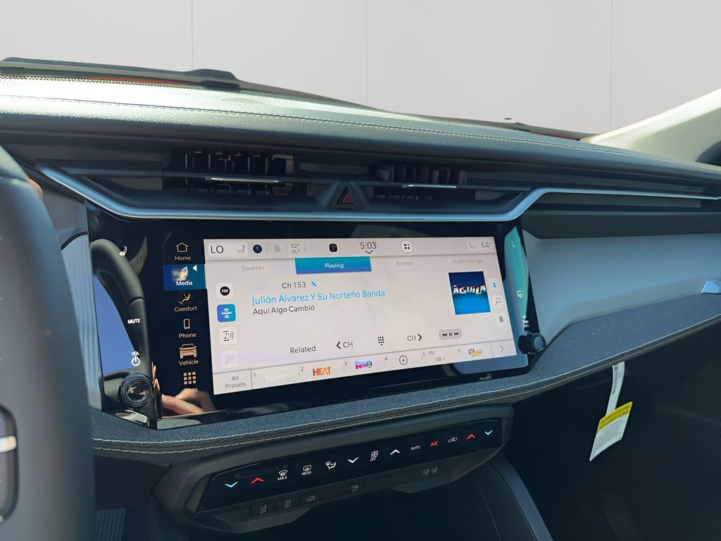 New 2026 White/off-white Jeep Laredo image 34