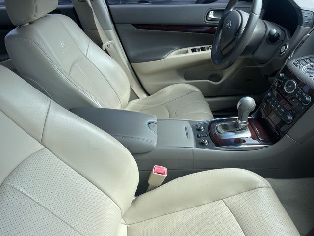 2013 INFINITI G37 X 6