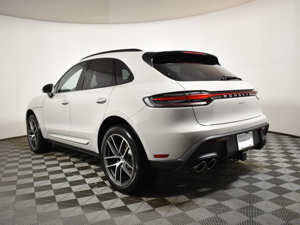 Thumbnail: 2026 Porsche Macan - 3