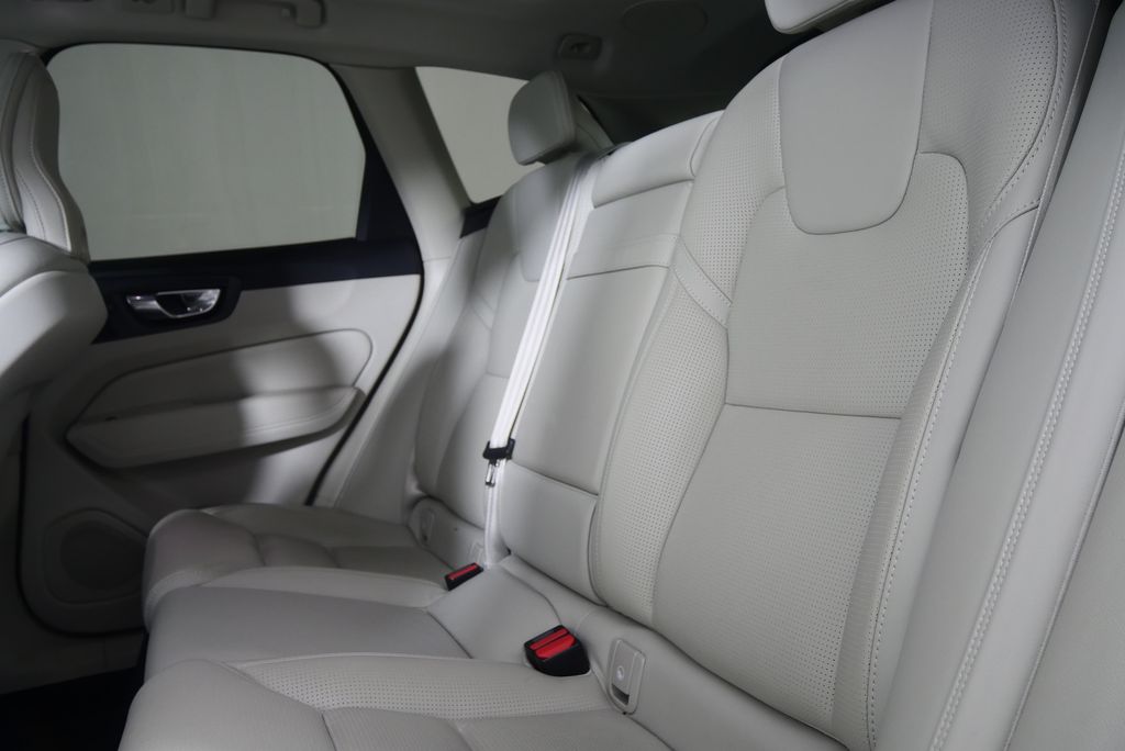 2021 Volvo XC60 T6 Inscription 16