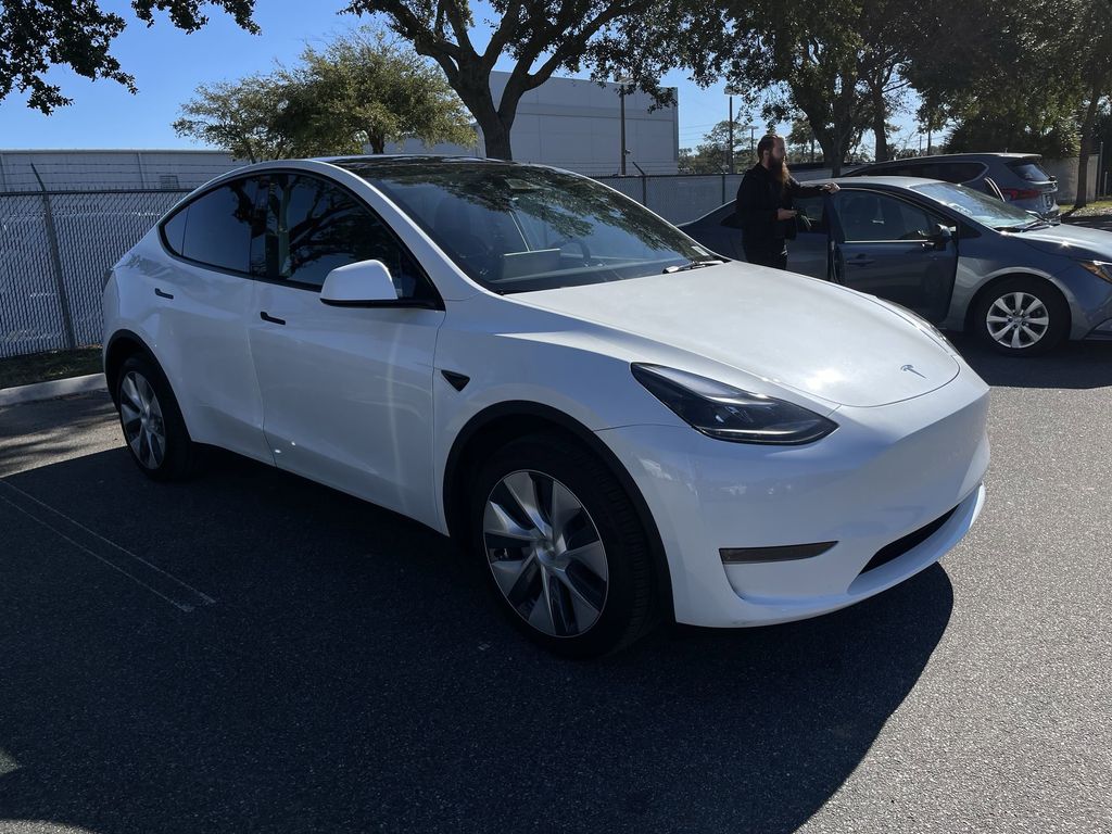 2024 Tesla Model Y Long Range's photo