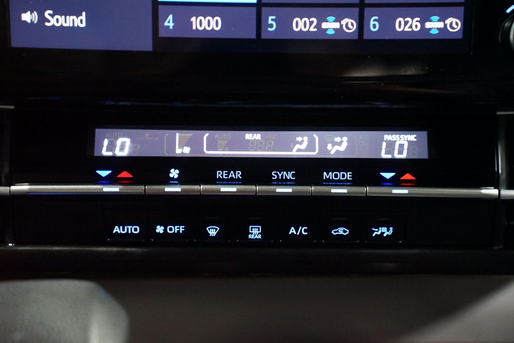 Thumbnail: 2022 Toyota Sienna - 19