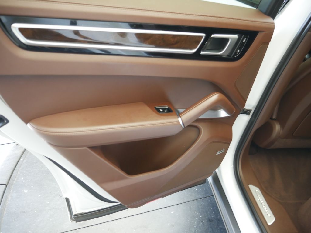 Thumbnail: 2023 Porsche Cayenne - 18