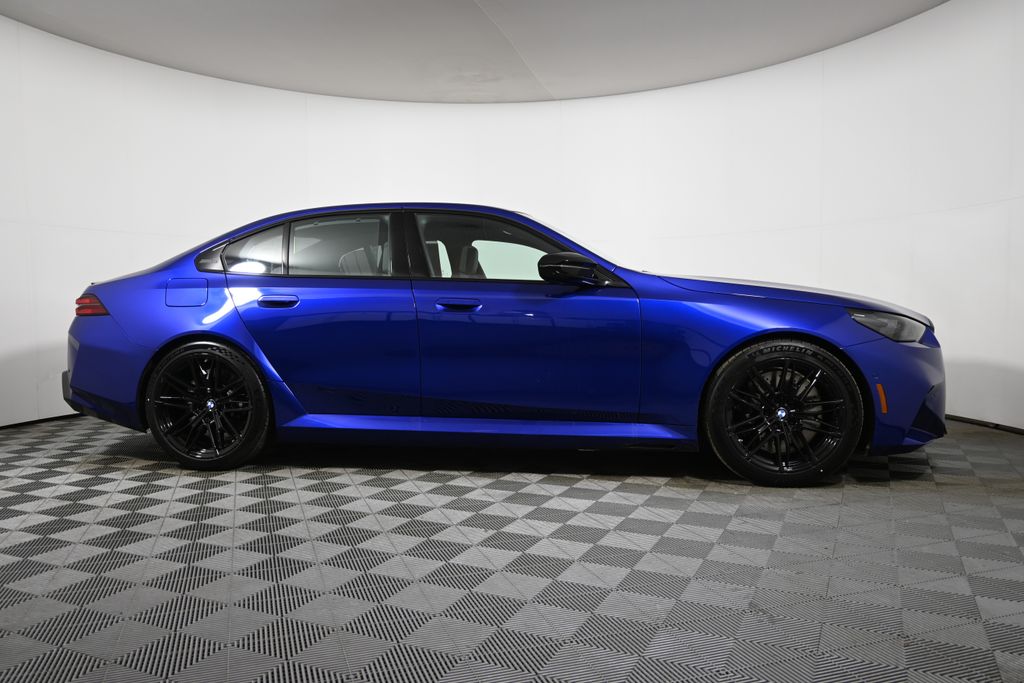 Thumbnail: 2026 BMW M5 - 8