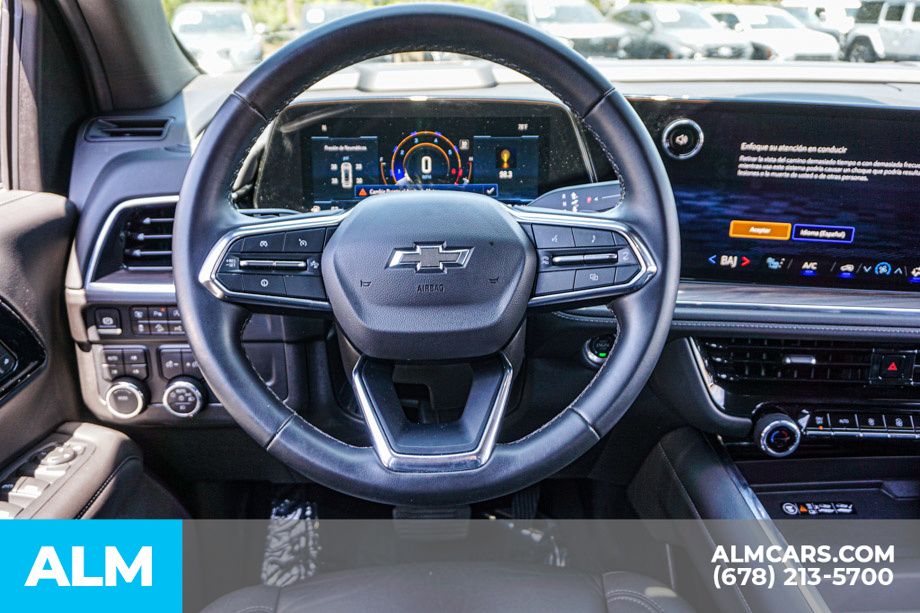 Used 2025 Gray Chevrolet Z71 image 30