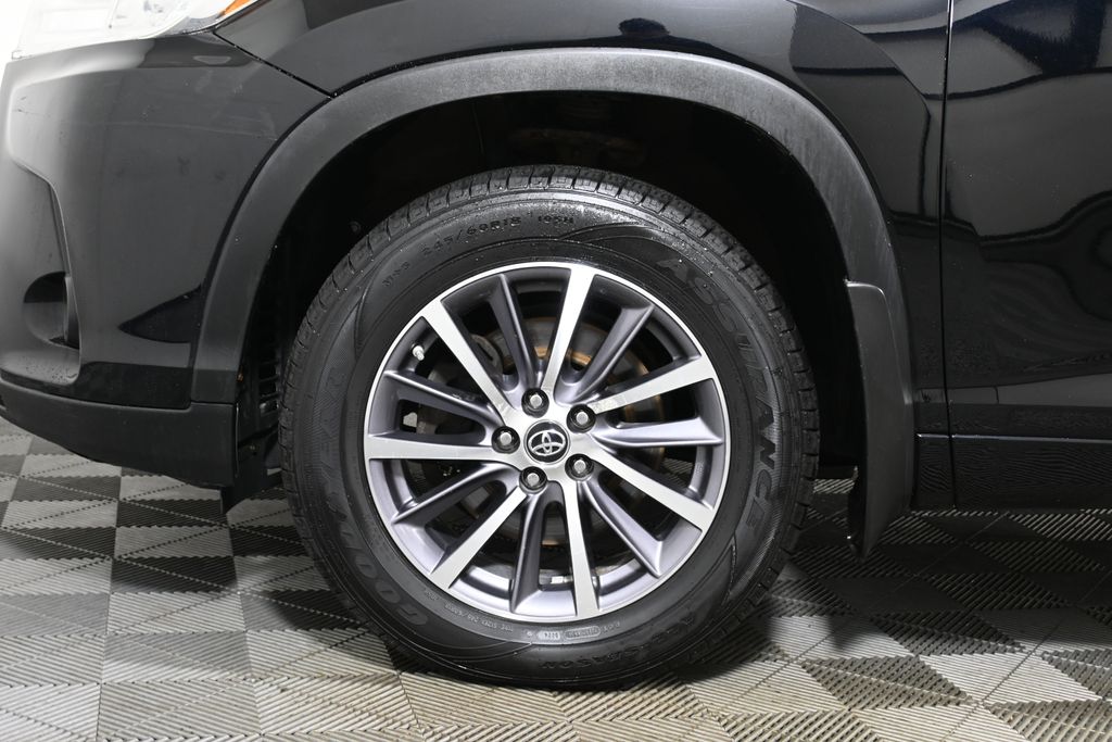 Thumbnail: 2018 Toyota Highlander - 11