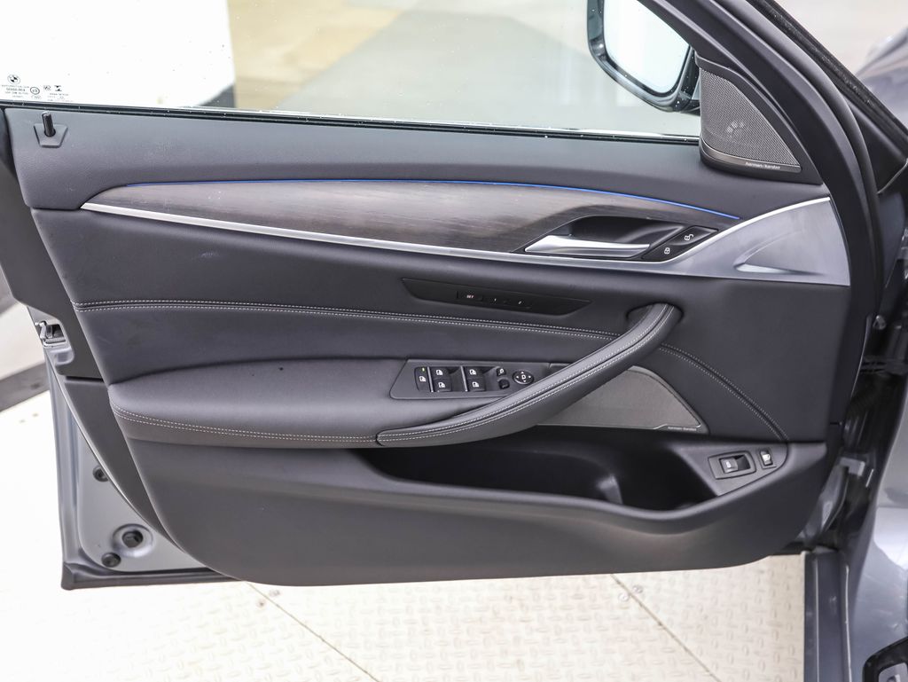 Thumbnail: 2023 BMW 5 Series - 9