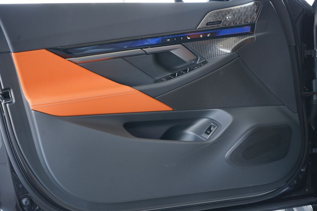 Thumbnail: 2026 BMW M5 - 10