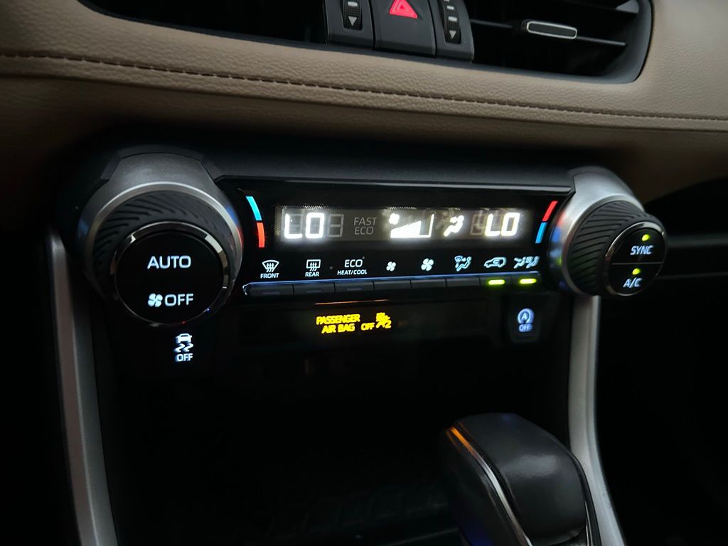 Thumbnail: 2020 Toyota RAV4 - 26
