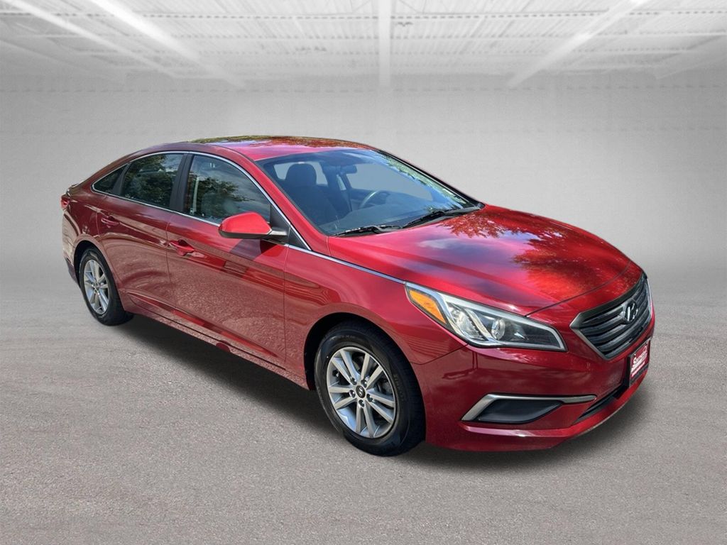 Used 2017 Red Hyundai Base image 8
