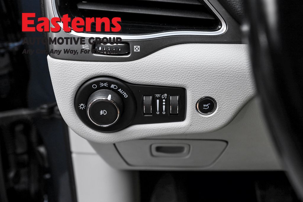 Used 2020 Blue Jeep Limited image 22