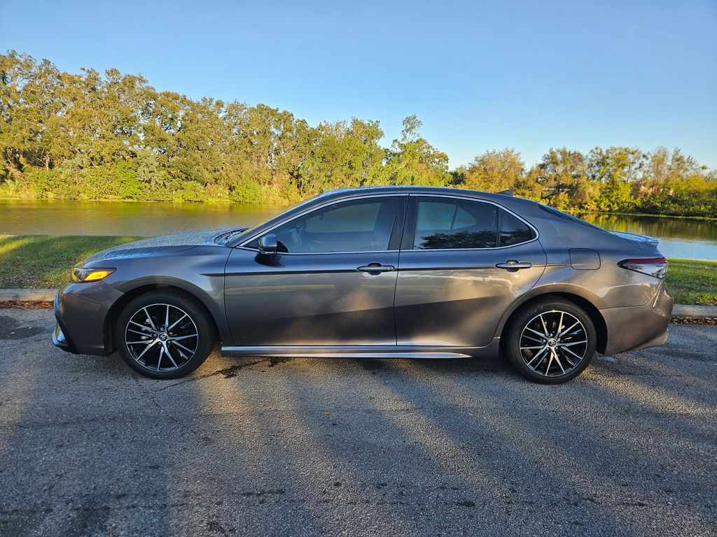 2024 Toyota Camry SE 2