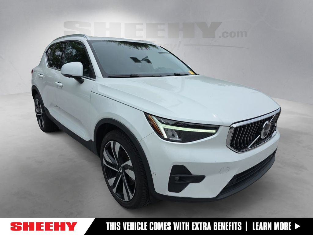 2023 Volvo XC40 B5 Plus Bright Theme