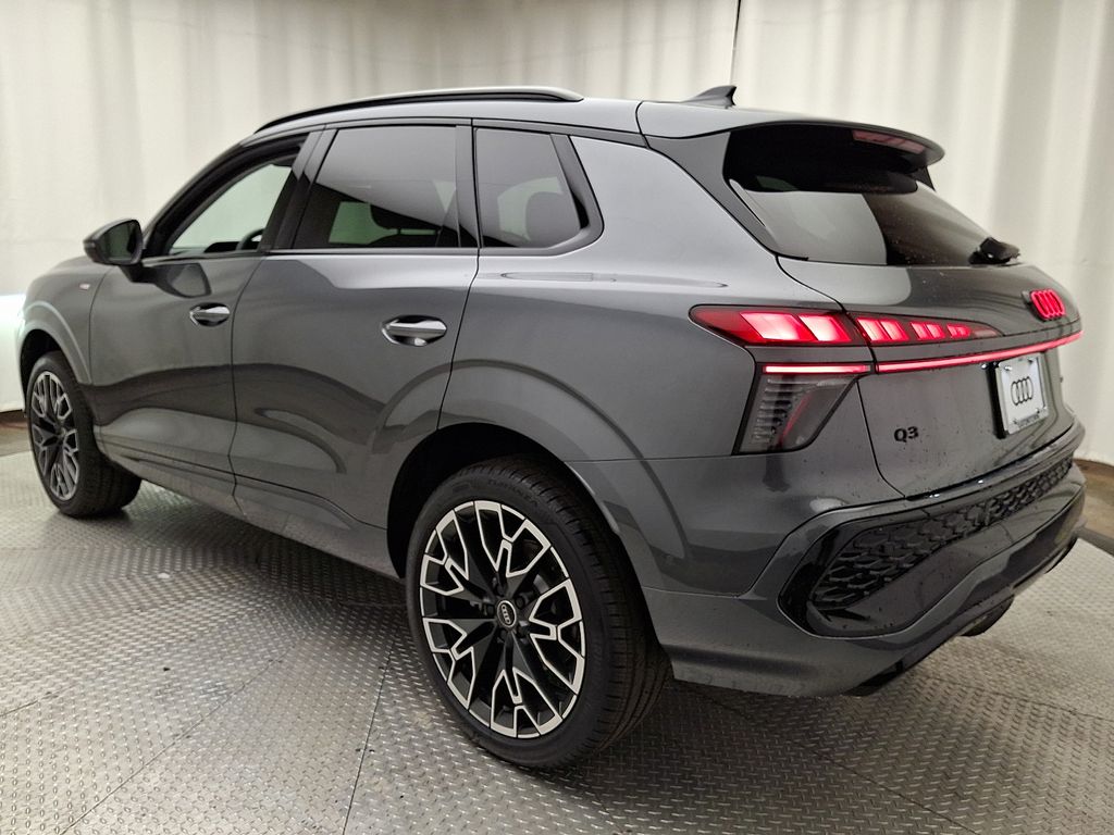 Thumbnail: 2026 Audi Q3 - 4