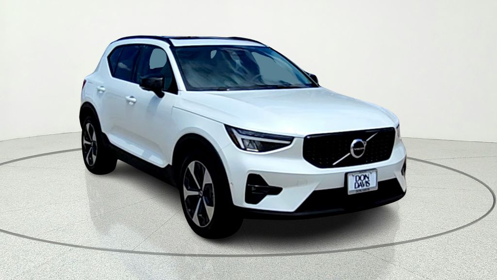 2023 Volvo XC40 B4 Ultimate Dark's photo