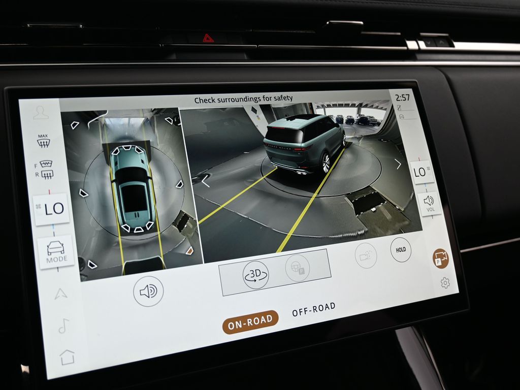 Used 2024 Black Land Rover Dynamic SE image 24