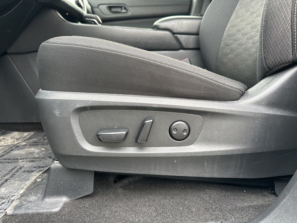 2024 Nissan Pathfinder SV photo
