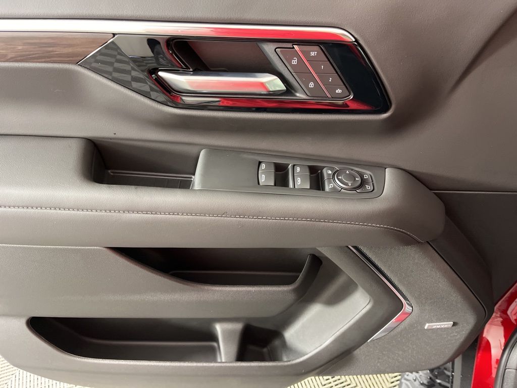 Thumbnail: 2026 Chevrolet Suburban - 32