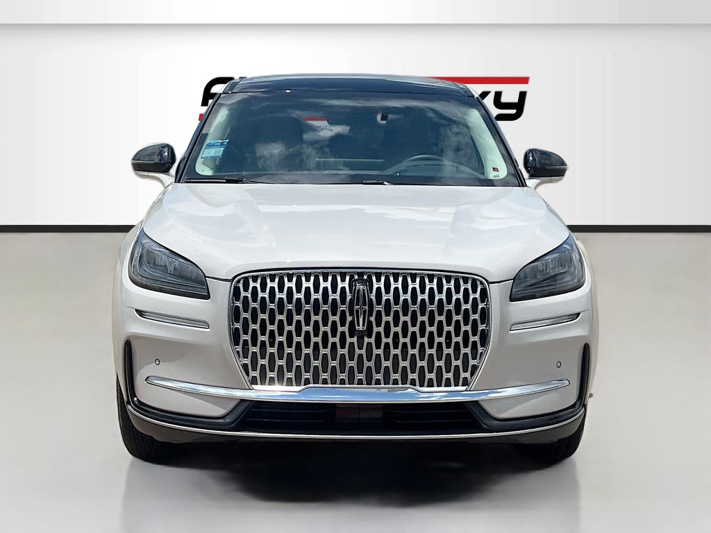 Used 2024 White Lincoln Premiere image 2