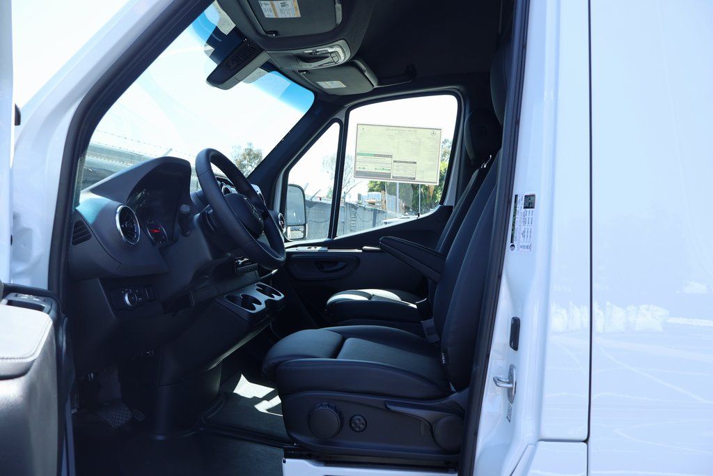 Thumbnail: 2026 Mercedes-Benz Sprinter - 5