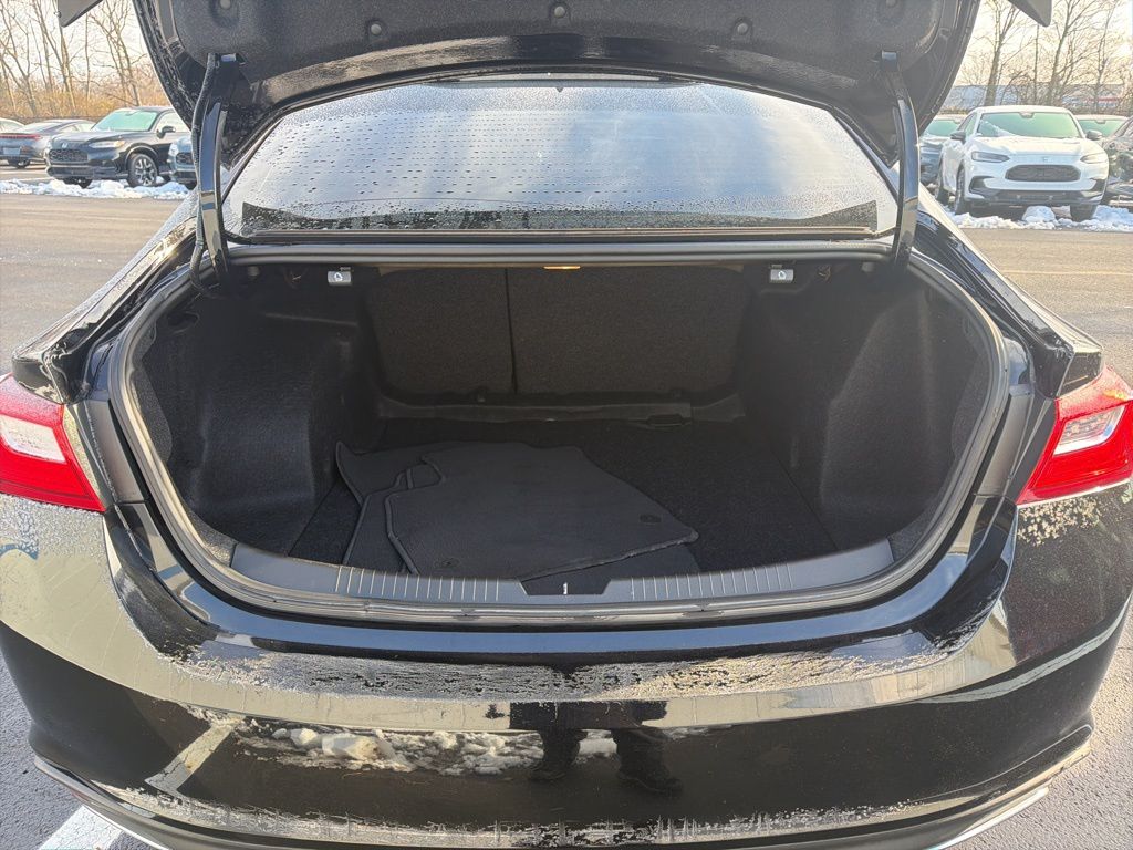 Thumbnail: 2022 Chevrolet Malibu - 21