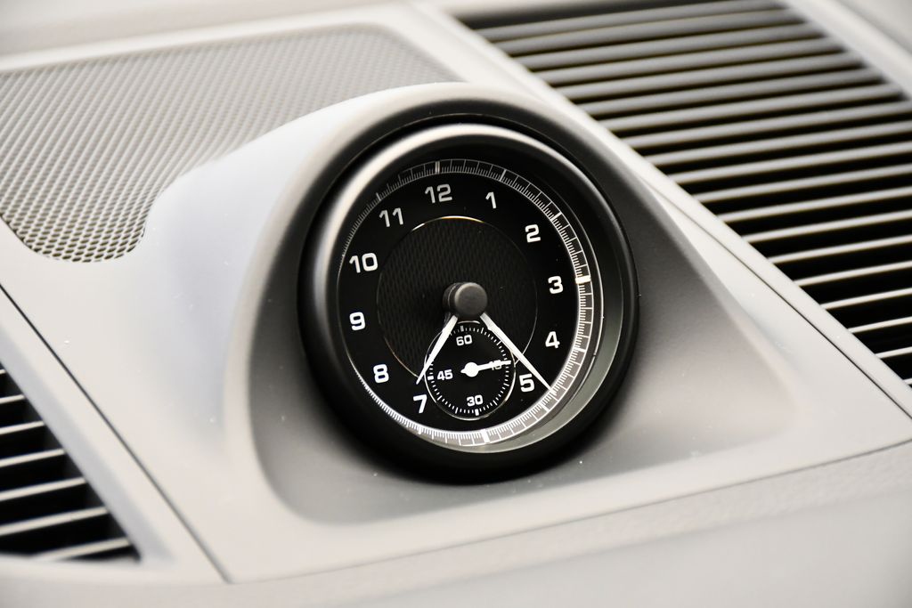 Thumbnail: 2026 Porsche Macan - 21