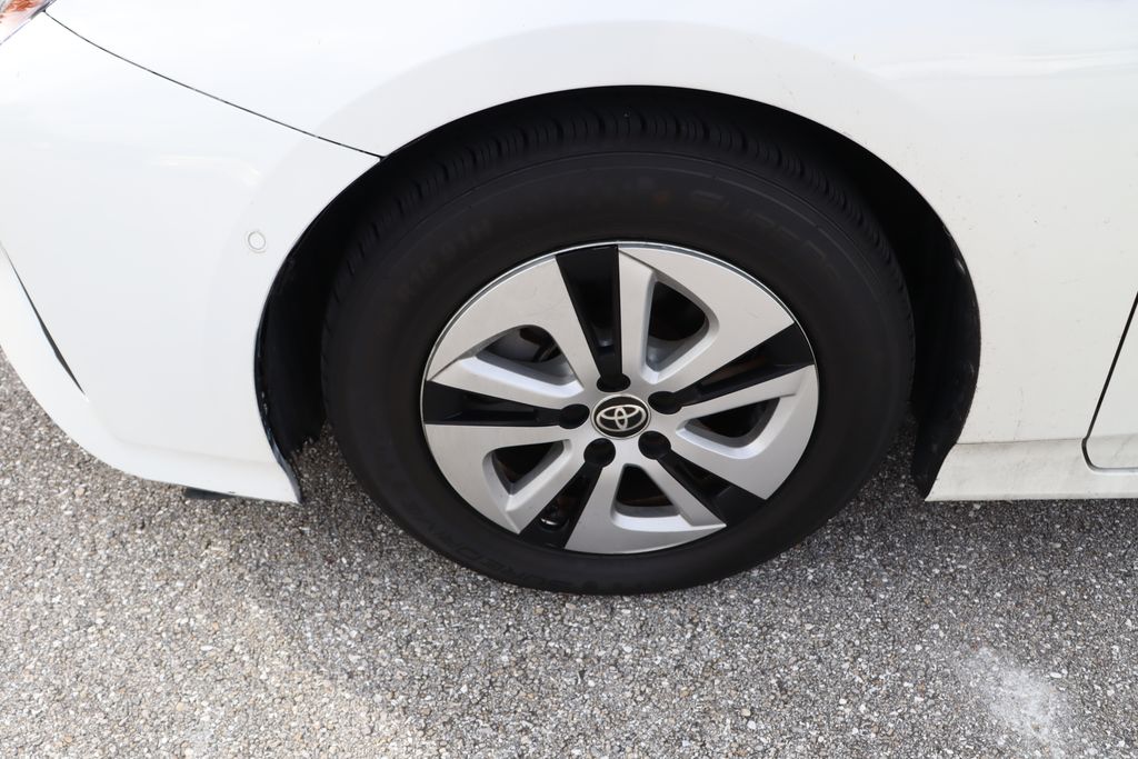 2018 Toyota Prius Four 4
