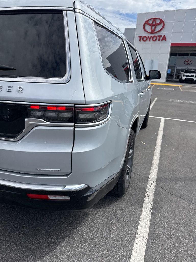 Thumbnail: 2022 Jeep Grand Wagoneer - 8
