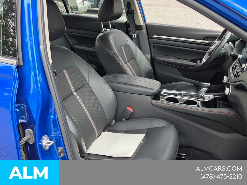 Used 2025 Blue Nissan 2.5 SR image 17