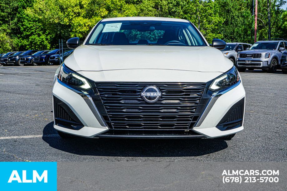 Used 2025 White Nissan 2.5 SV image 9