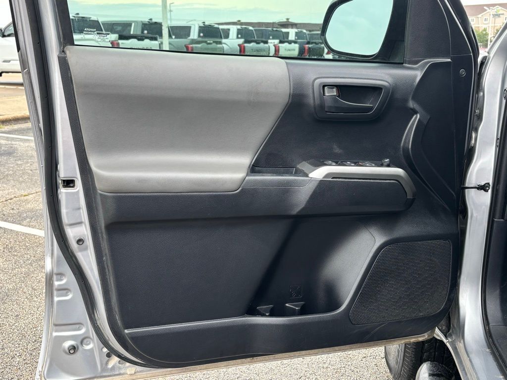 2019 Toyota Tacoma SR5 photo