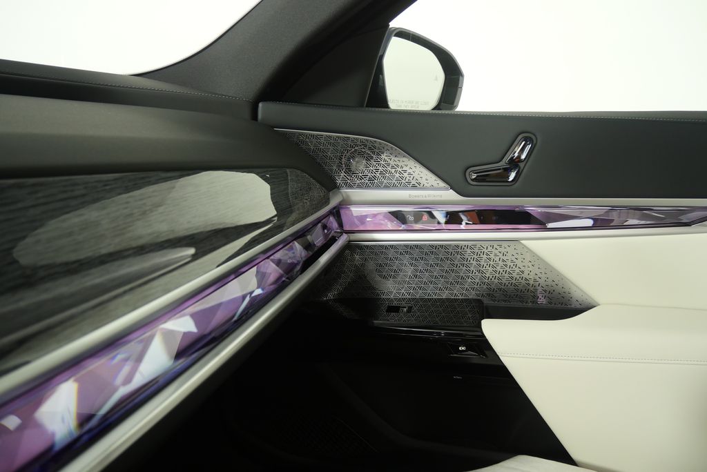 Thumbnail: 2026 BMW 7 Series - 25