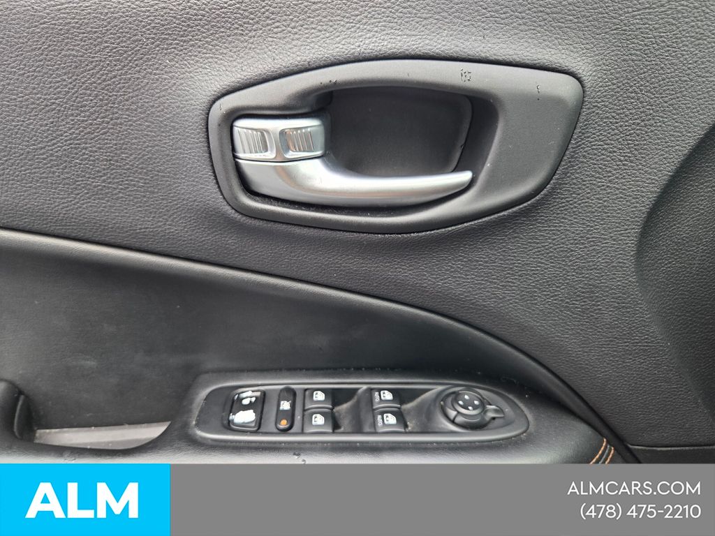Used 2018 White Jeep Limited image 28