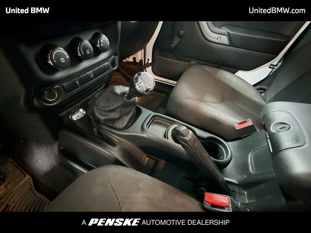 Thumbnail: 2017 Jeep Wrangler - 13