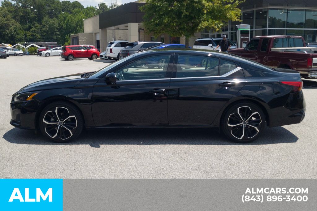 Used 2024 Black Nissan 2.5 SR image 10