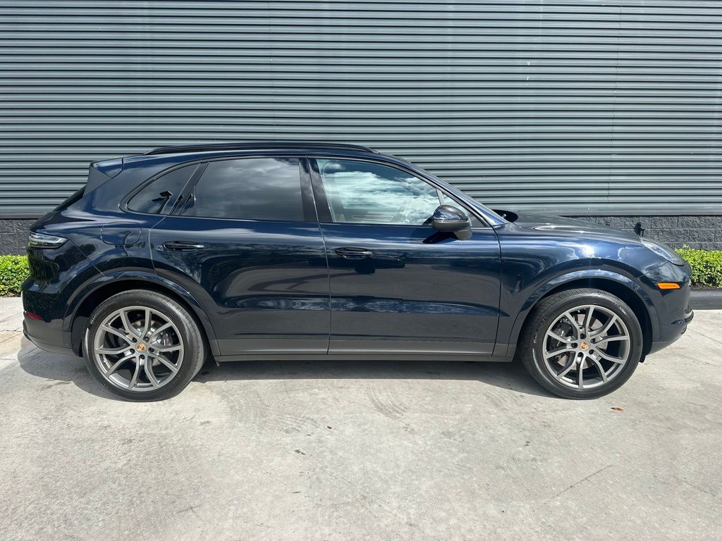 Thumbnail: 2023 Porsche Cayenne - 10