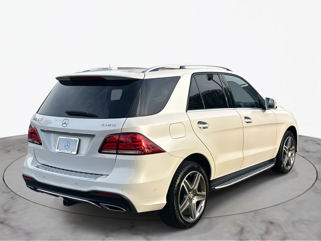 Thumbnail: 2016 Mercedes-Benz GLE - 9