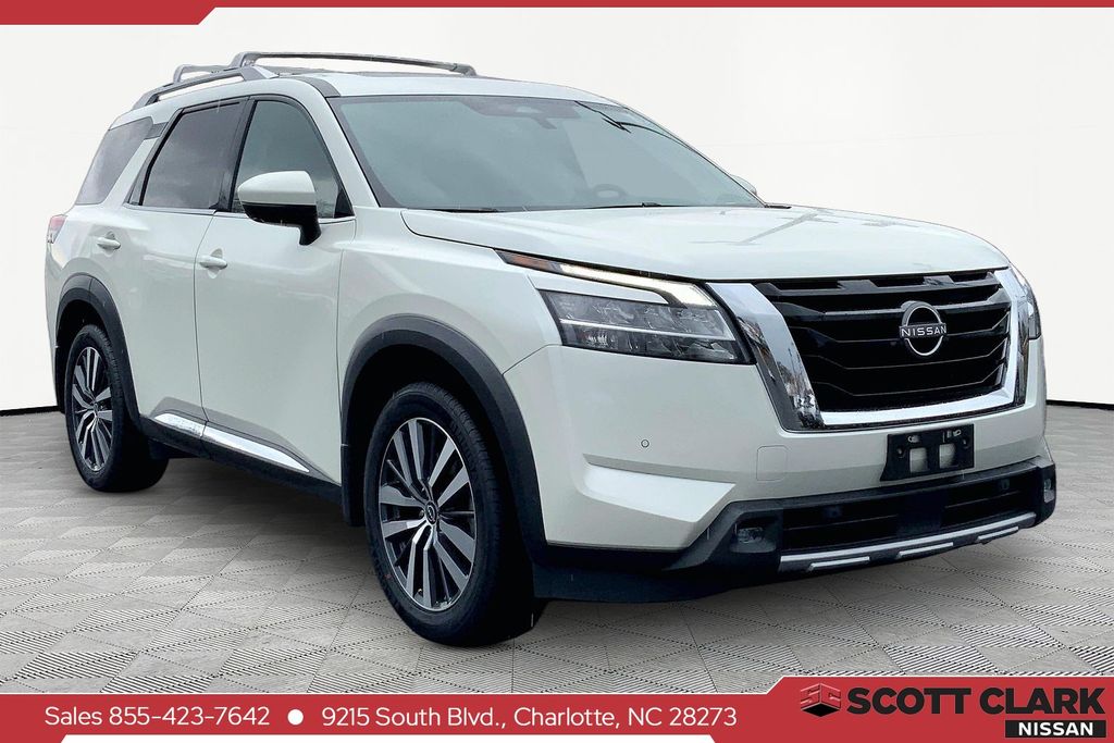 2022 Nissan Pathfinder Platinum