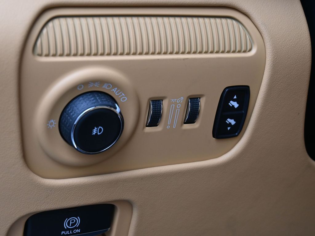 Used 2022 Bright White Clearcoat Jeep Series III image 19