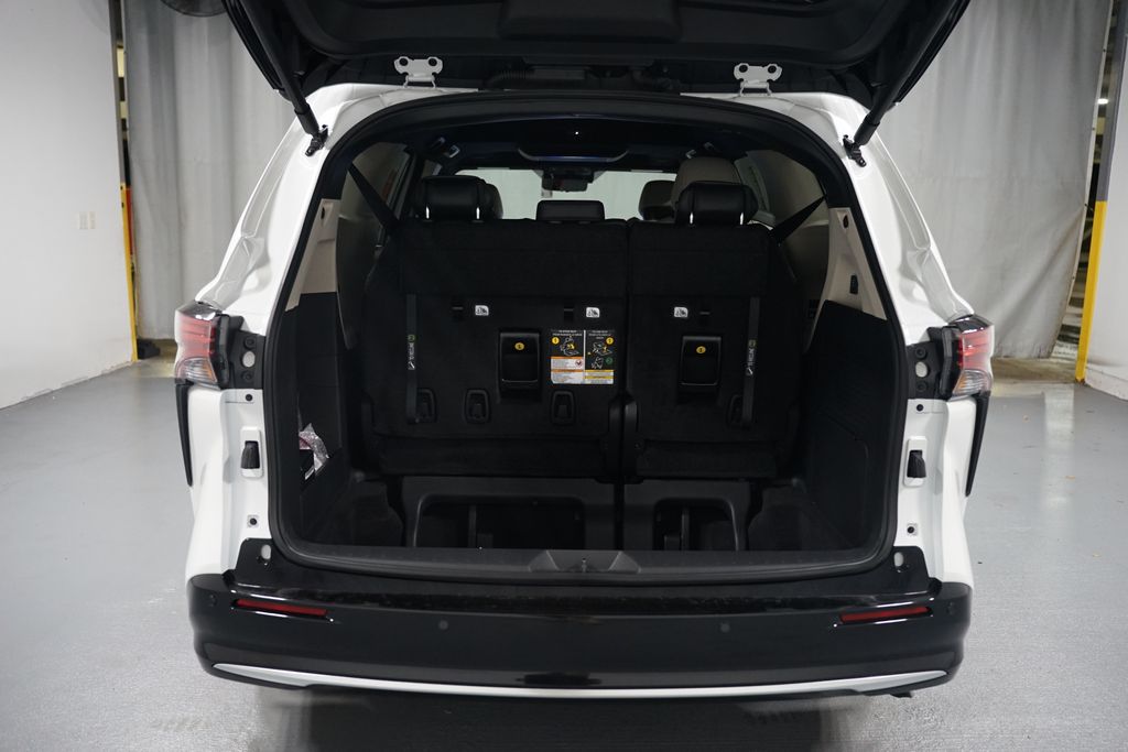 Thumbnail: 2025 Toyota Sienna - 32