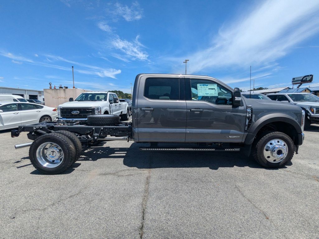 2025 Ford F-550 Chassis LARIAT