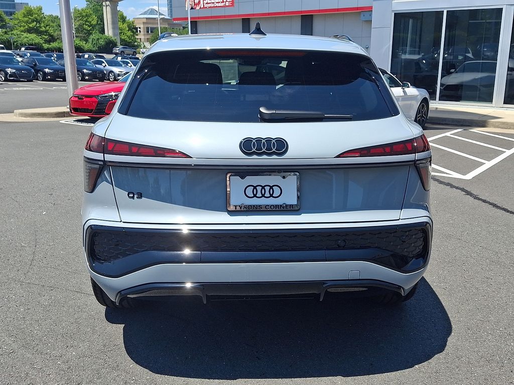 Thumbnail: 2026 Audi Q3 - 4