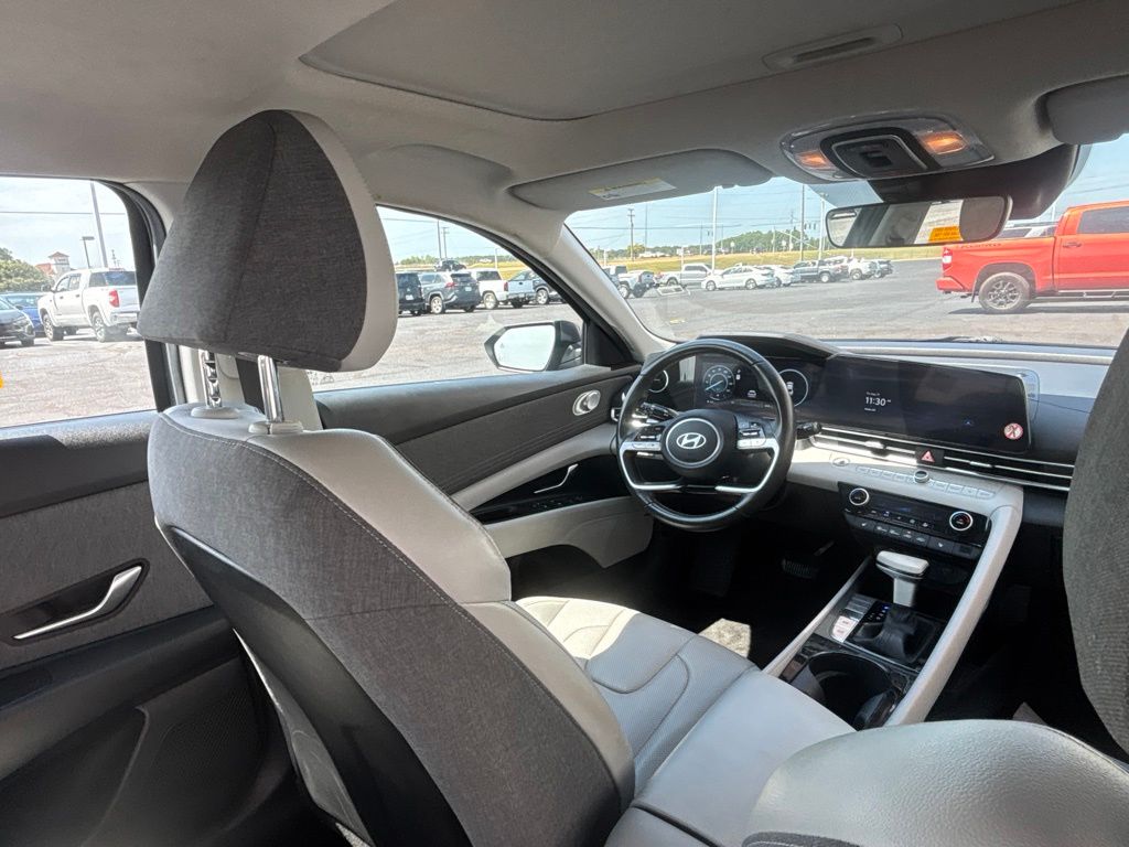 Used 2024 Hyundai Elantra Sedan