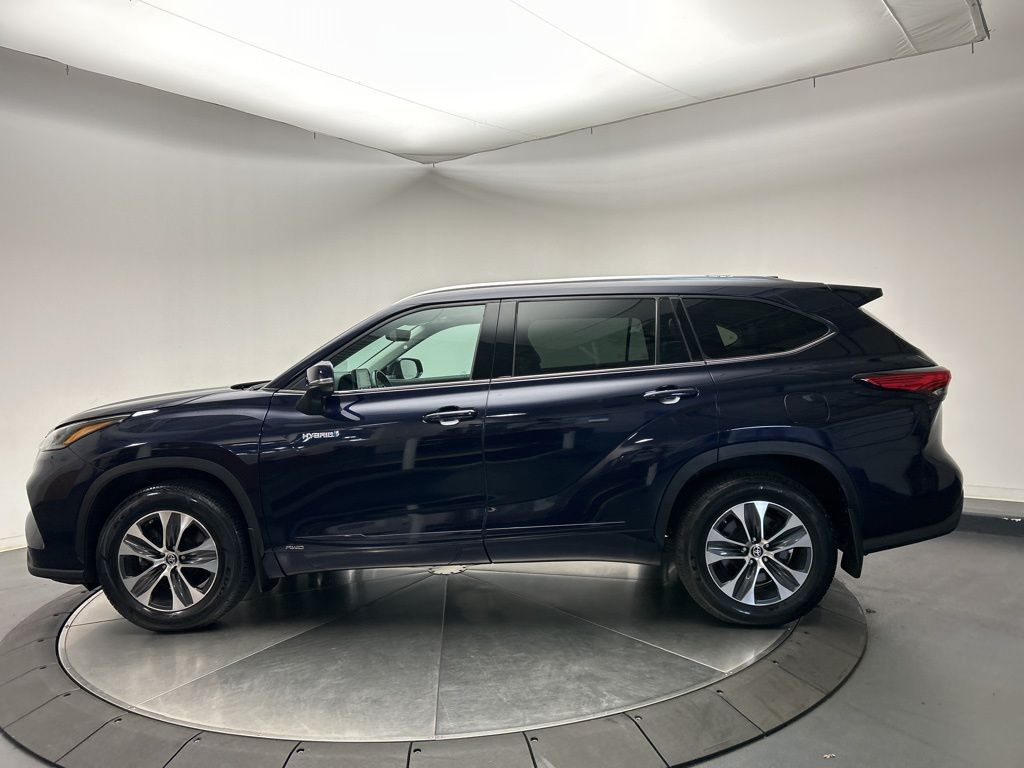 Thumbnail: 2021 Toyota Highlander - 2